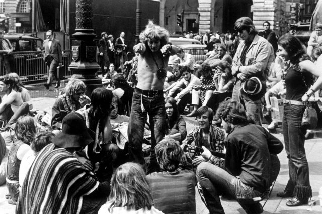 Extraordinary Pictures of 'Hippiedilly' on Hyde Park Corner in 1969 ...