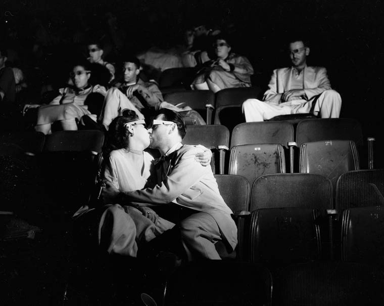 Arthur FEllig Photographing spectators in the cinemas in 1943 Weegee