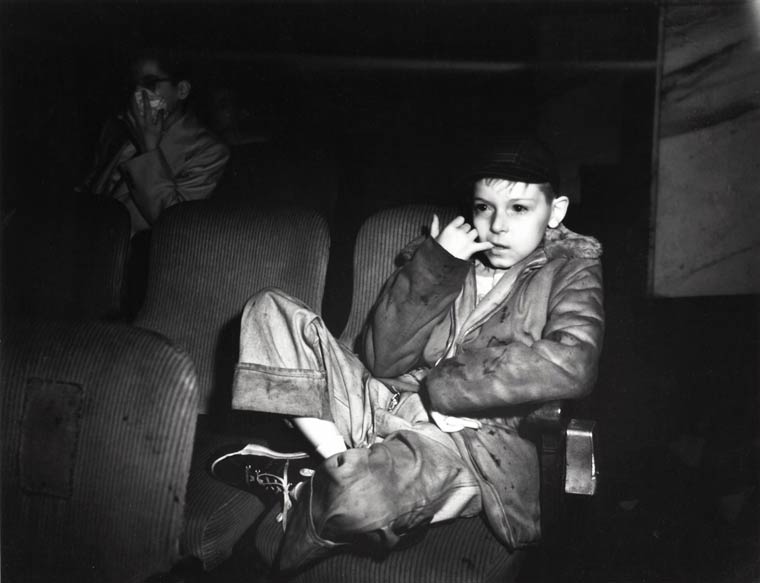 Arthur FEllig Photographing spectators in the cinemas in 1943 Weegee