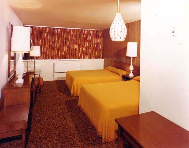 018_Hotel 70's