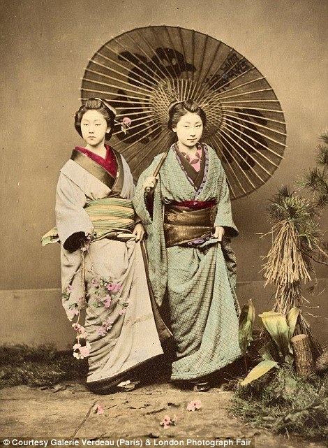 Life In 19th century Japan: Color Photographs Of Life With 