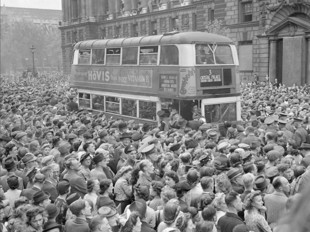 Happy and Glorious! Fantastic Pictures of VE Day in London, 1945 - Flashbak