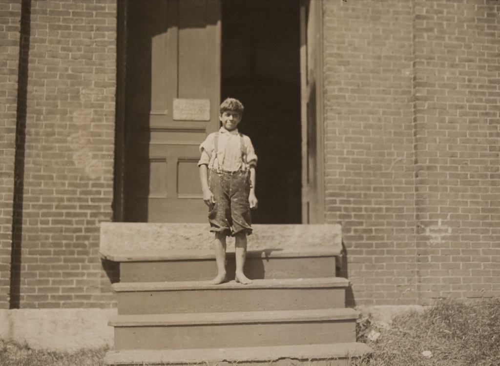 Doffer in Glenallen Mill 1911
