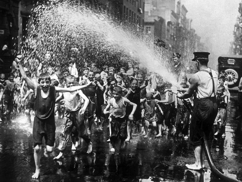 A group of children having a hose-down from firemen during a heatwave in London.   (Photo by Hulton Archive/Getty Images) January 01, 1935
