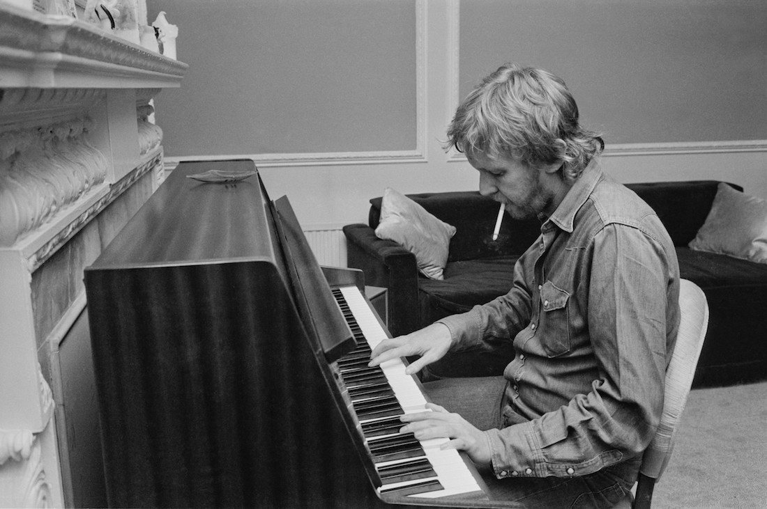 Harry Nilsson (1941 - 1994) at the piano, 1972. (Photo by Stan Meagher/Daily Express/Hulton Archive/Getty Images)