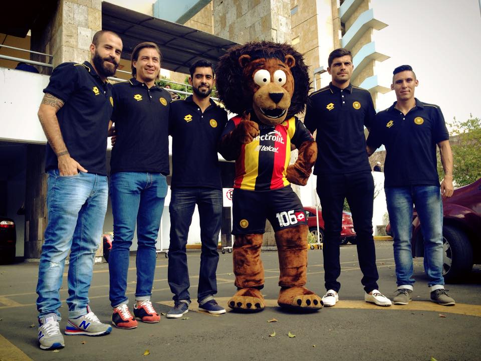 Leones Negros - Flashbak