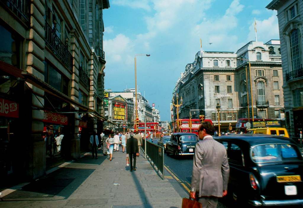 Piccadilly 1976 KH