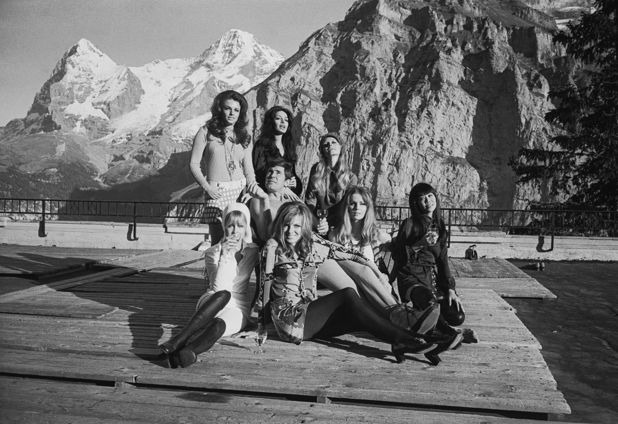 still-of-mona-chong,-julie-ege,-anouska-hempel,-george-lazenby,-joanna-lumley-and-helena-ronee-in-on-her-majestys-secret-service-(1969)-large-picture  - Flashbak