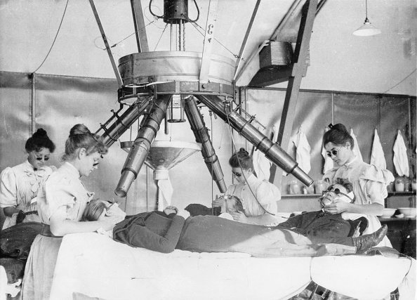 (GERMANY OUT) health cure in the Institut Finsen, Copenhagen / Denmark, patients getting treatment with electric light, date unknown, probably around 1901 (Photo by ullstein bild/ullstein bild via Getty Images)