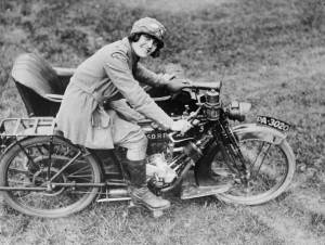 Cool Girls Riding Their Motorbikes: Vintage Pre-War Photos Of Women And ...