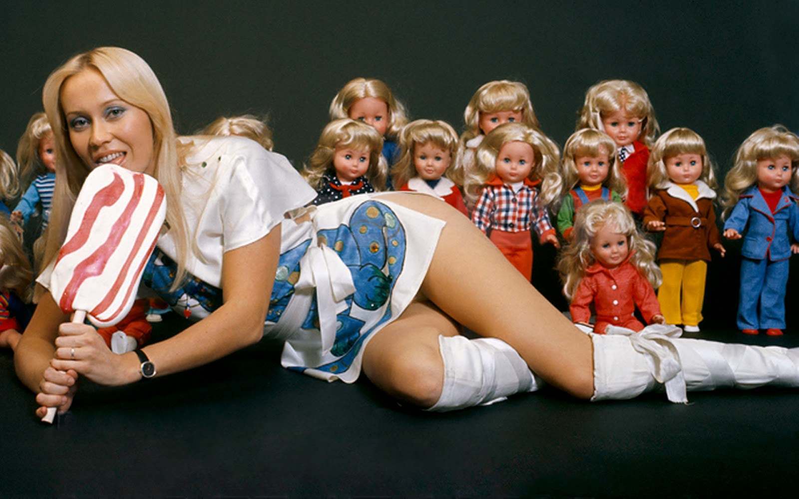 ABBA's Agnetha Faltskog Licks A Massive Lollipop (1976 ...