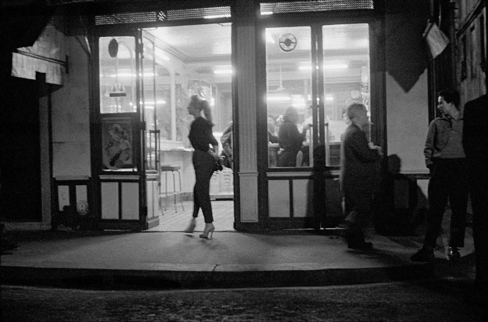 Frank Horvat 1956, Paris, Rue Saint-Denis, prostitutes.