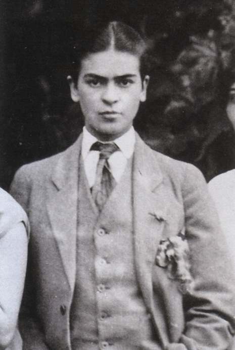 Photos Of Frida Kahlo Dressed As A Young Man In 1924 - Flashbak