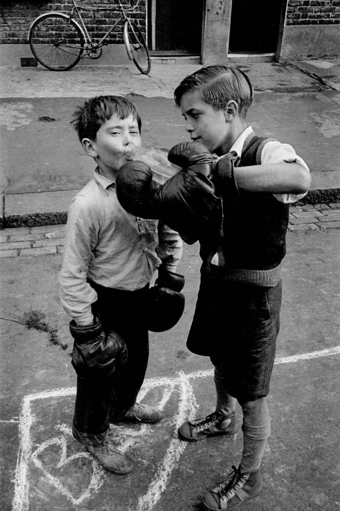 1955, London, Lambeth, boxing boys (d)