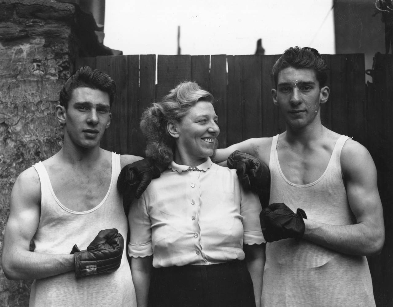 Amateur boxers Reggie (left) and Ronnie Kray with their mother Violet Kray. The Krays went on to become notorious London gangsters. (Photo by Fox Photos/Getty Images)