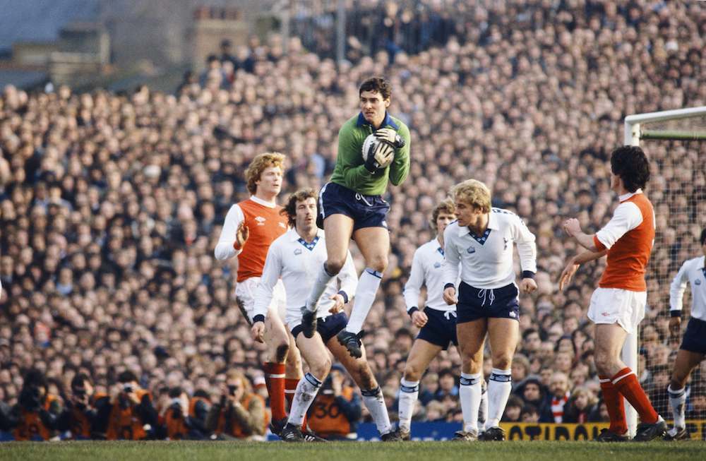 LONDON, UNITED KINGDOM - DECEMBER 26: Spurs goalkeeper Milija Aleksic claims a cross watched by Arsenal players Willie Young (l) and Frank Stapleton (r) alongside Spurs players Gerry Armstrong (2nd left) and Don McAllister (2nd right) during a First Division match between Arsenal and Tottenham Hotspur at Highbury on December 26, 1979 in London, England. (Photo by Duncan Raban/Allsport/Getty Images)