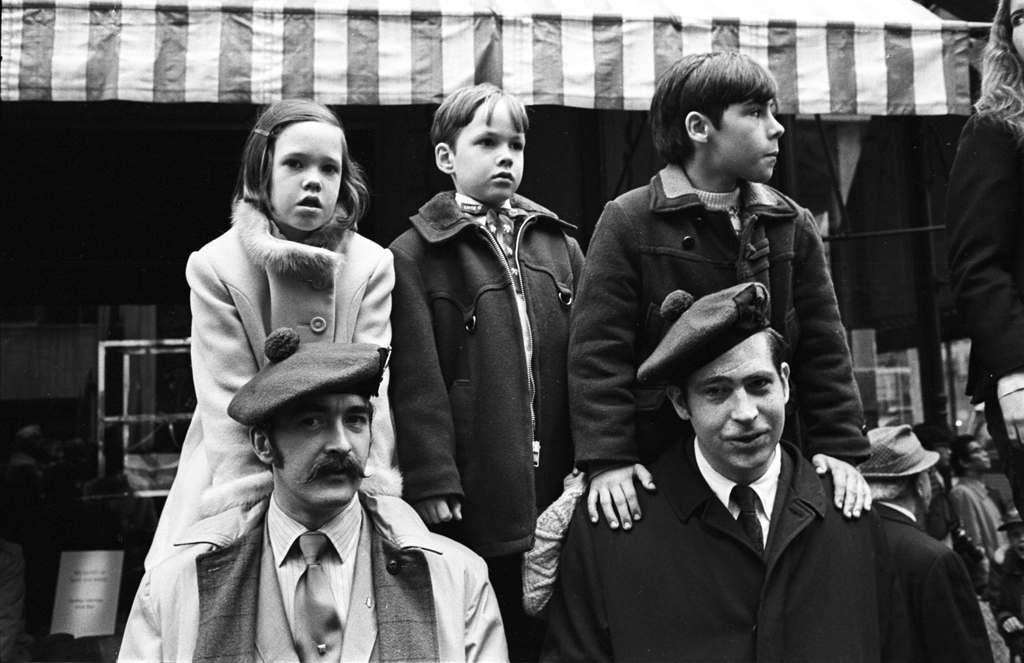 Tony Marciante children on shoulders 1974
