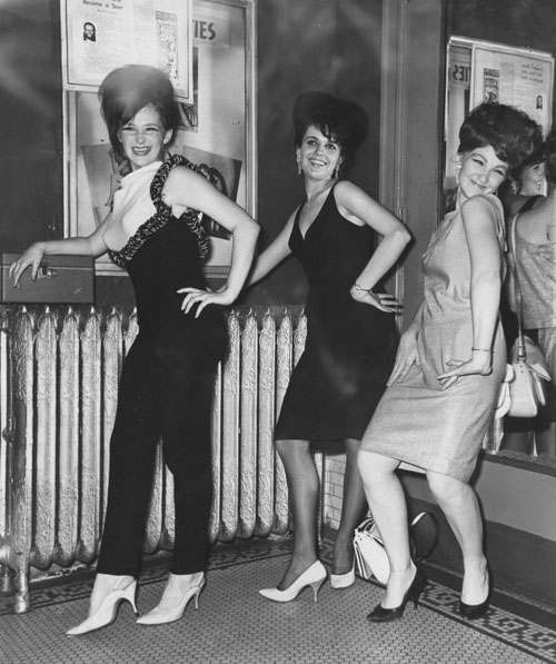 Found Photos: Women Hanging Out In The 1960s