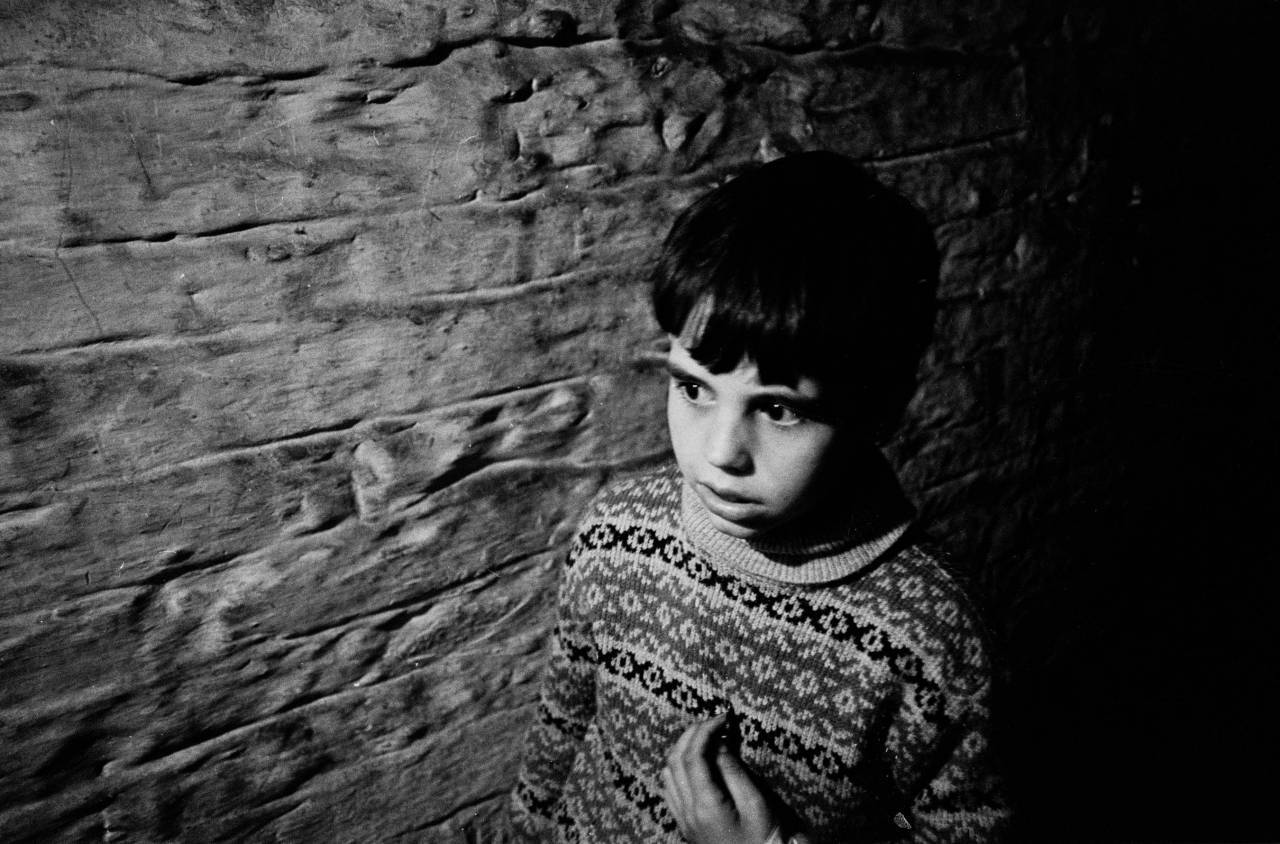 Boy in cellar passageway Bradford 1969 27-13 - Flashbak