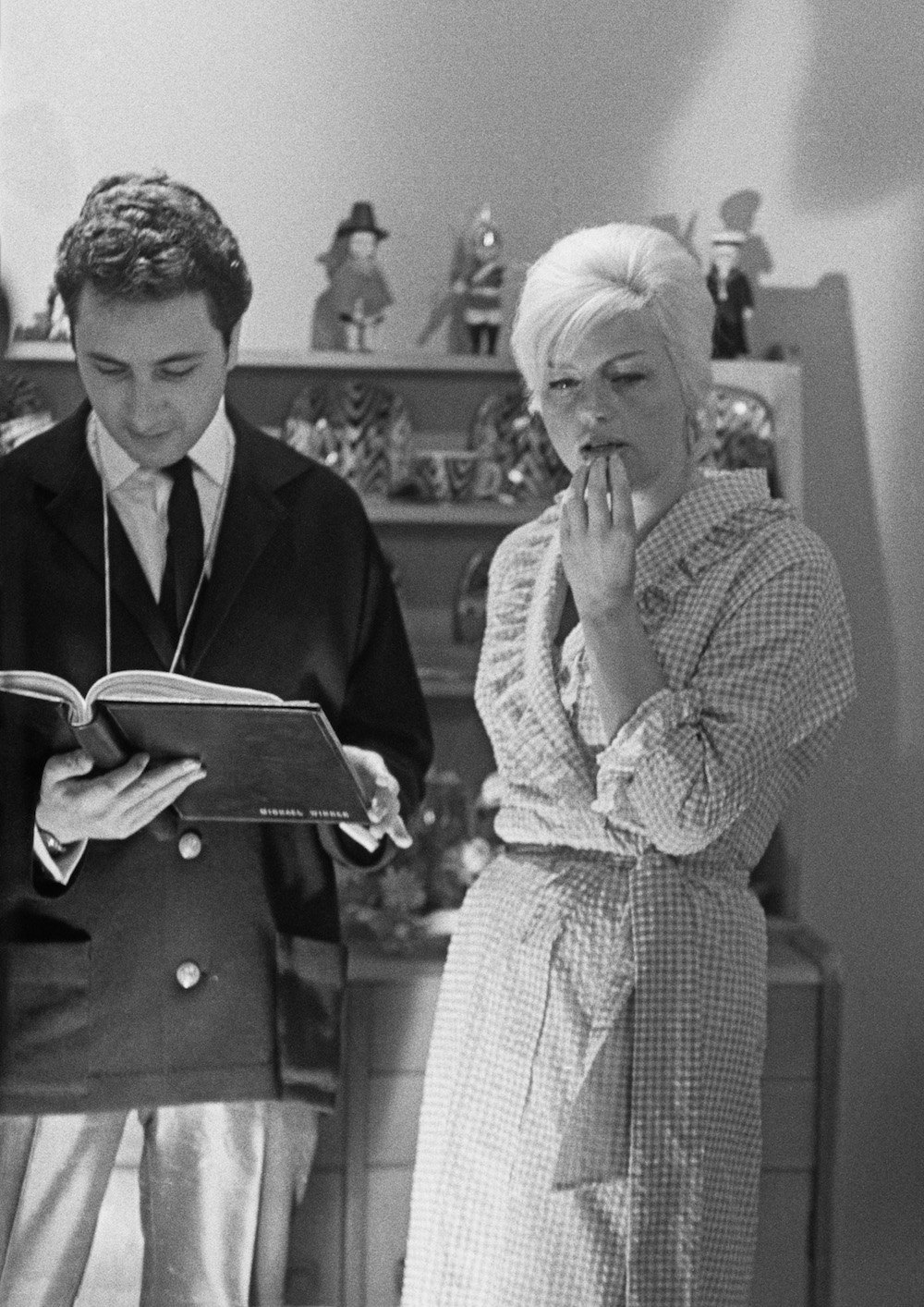 Michael Winner (1935 - 2013) directs English actress Diana Dors (1931 - 1984) in a bedroom scene for the crime drama 'West 11', London, 28th January 1963. (Photo by Norman Potter/Daily Express/Hulton Archive/Getty Images)