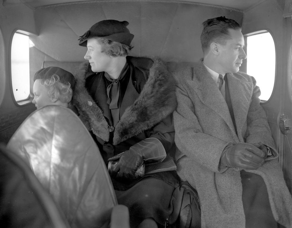 circa 1937: A family in the back of an aircraft looking out of the windows. (Photo by London Express/Getty Images)