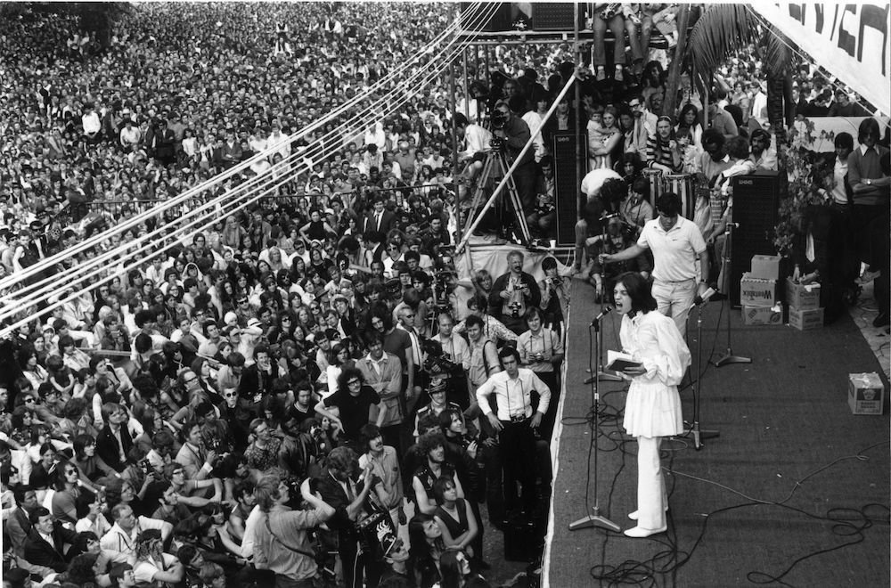 Fabulous Photos of the Rolling Stones and the Audience at Hyde Park ...