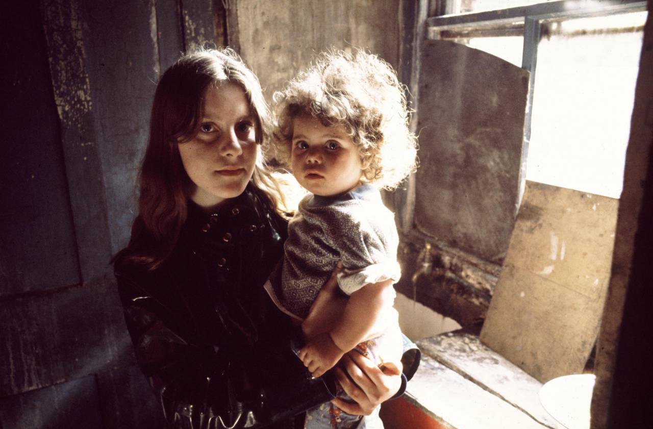 Liverpool sisters slum bathroom Toxteth 1969