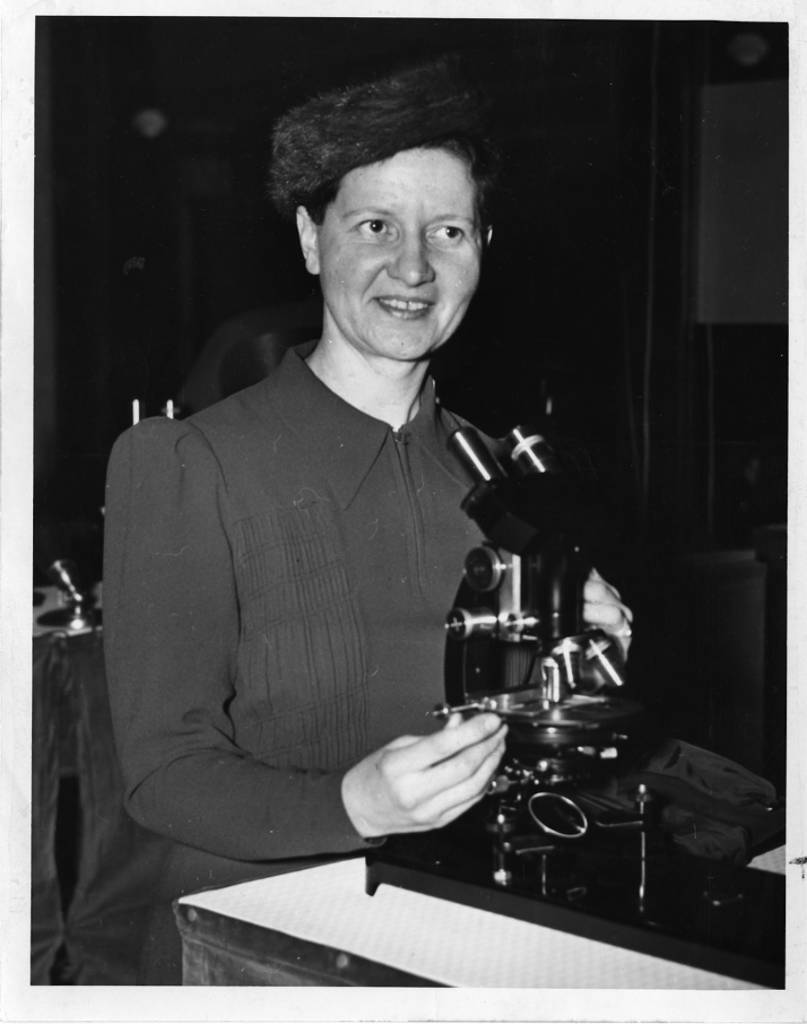 Vintage Portraits of Inspirational Women Scientists - Flashbak