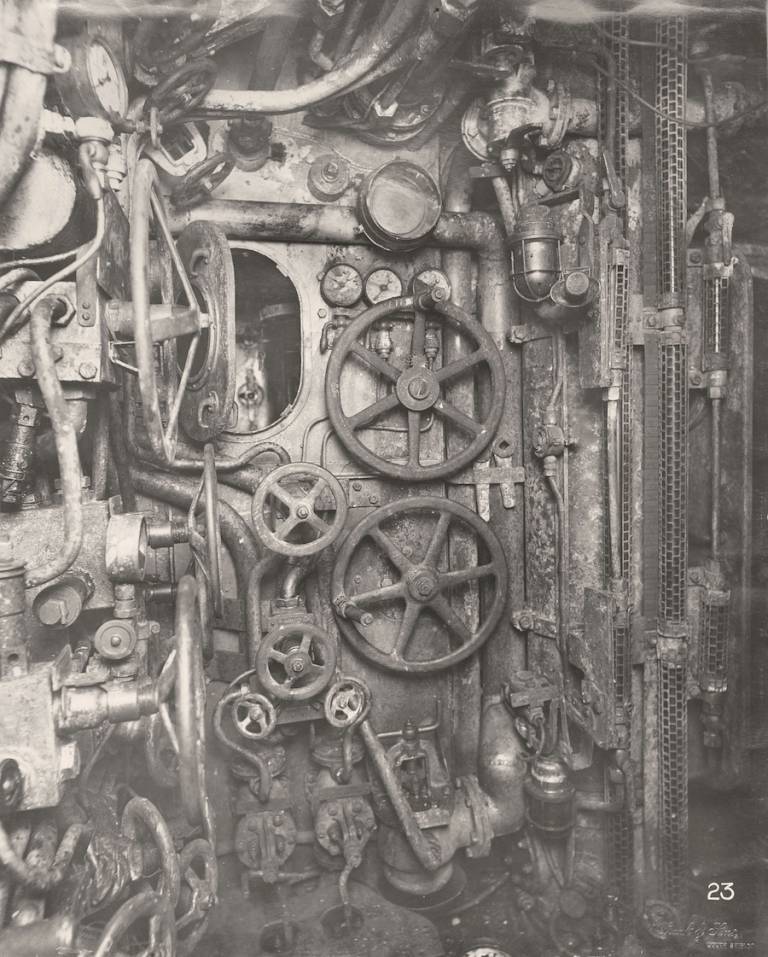 Photos From Inside A Captured First World War German U-Boat (1918 ...