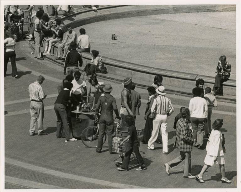 27 Photos Of Central Park's Bethesda Fountain On A Summer's Day In 1976 ...