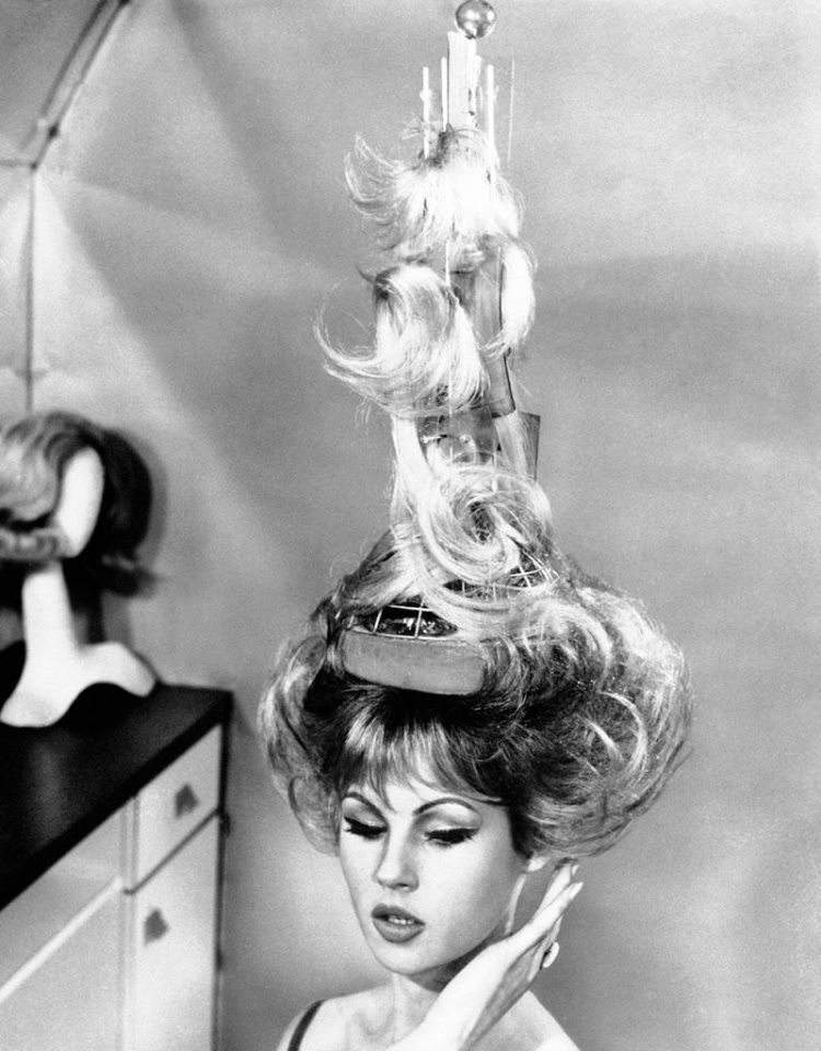 Women With Very Big Hair In the 1960s - Flashbak