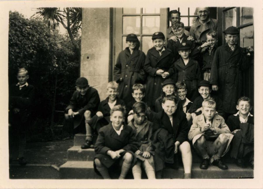 John-Lennon-school-trip-1951-3