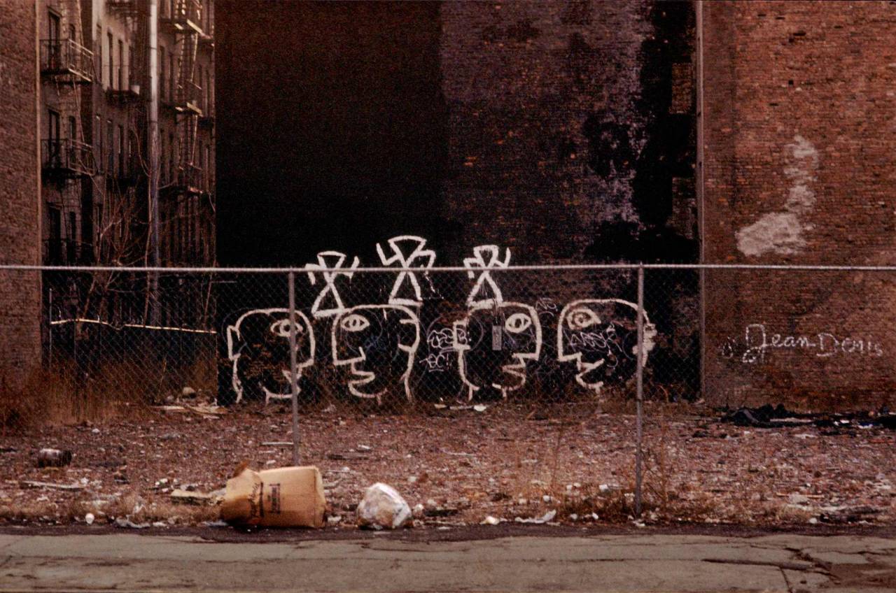 1986, New York, vacant lot and graffiti