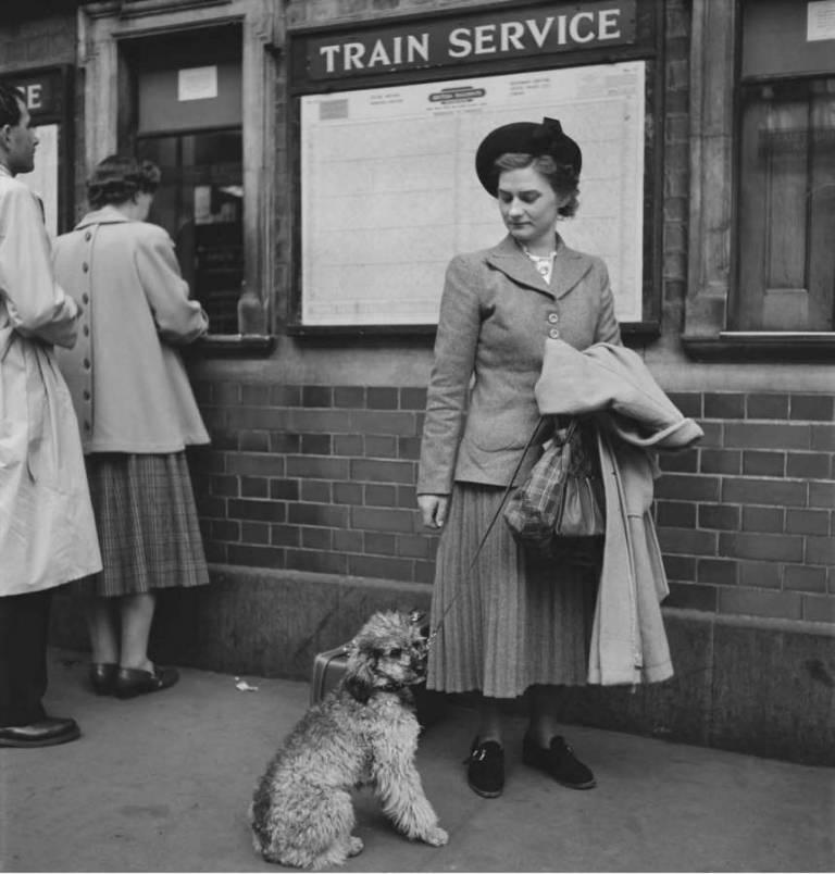 Victoria Station - A History in 33 Photos - Flashbak