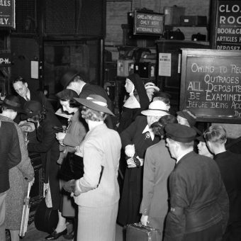 London Victoria Station Bomb Precautions - Flashbak