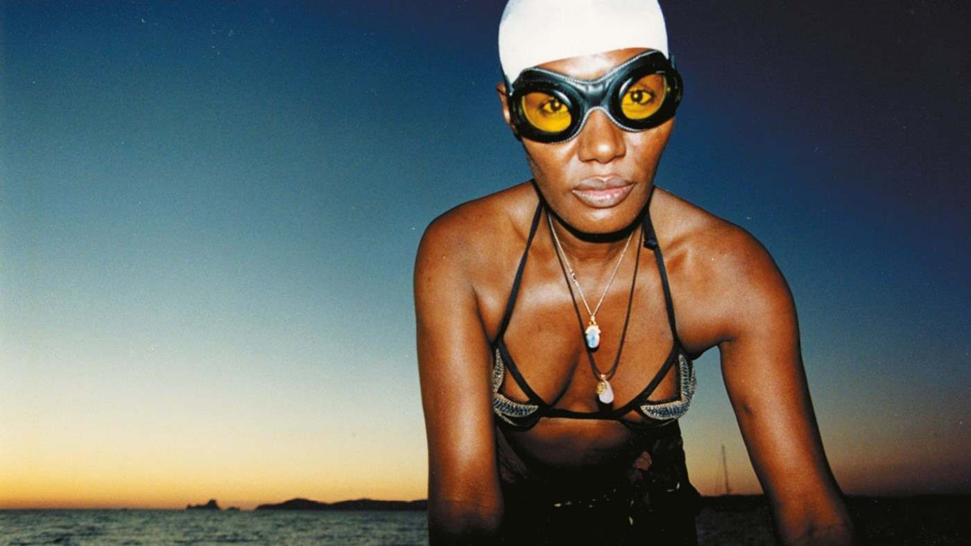 grace jones swimming Flashbak