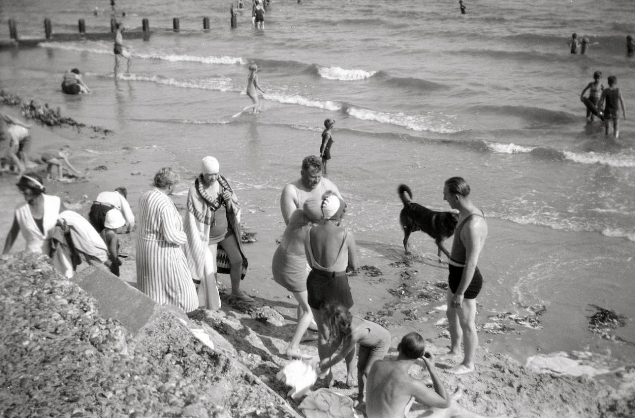 1920s family sussex kent coast holiday family beach