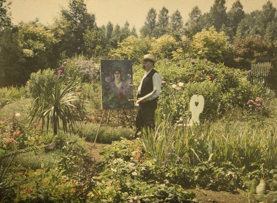 Alfonse Van Besten, Van Besten painting in his garden, autochrome