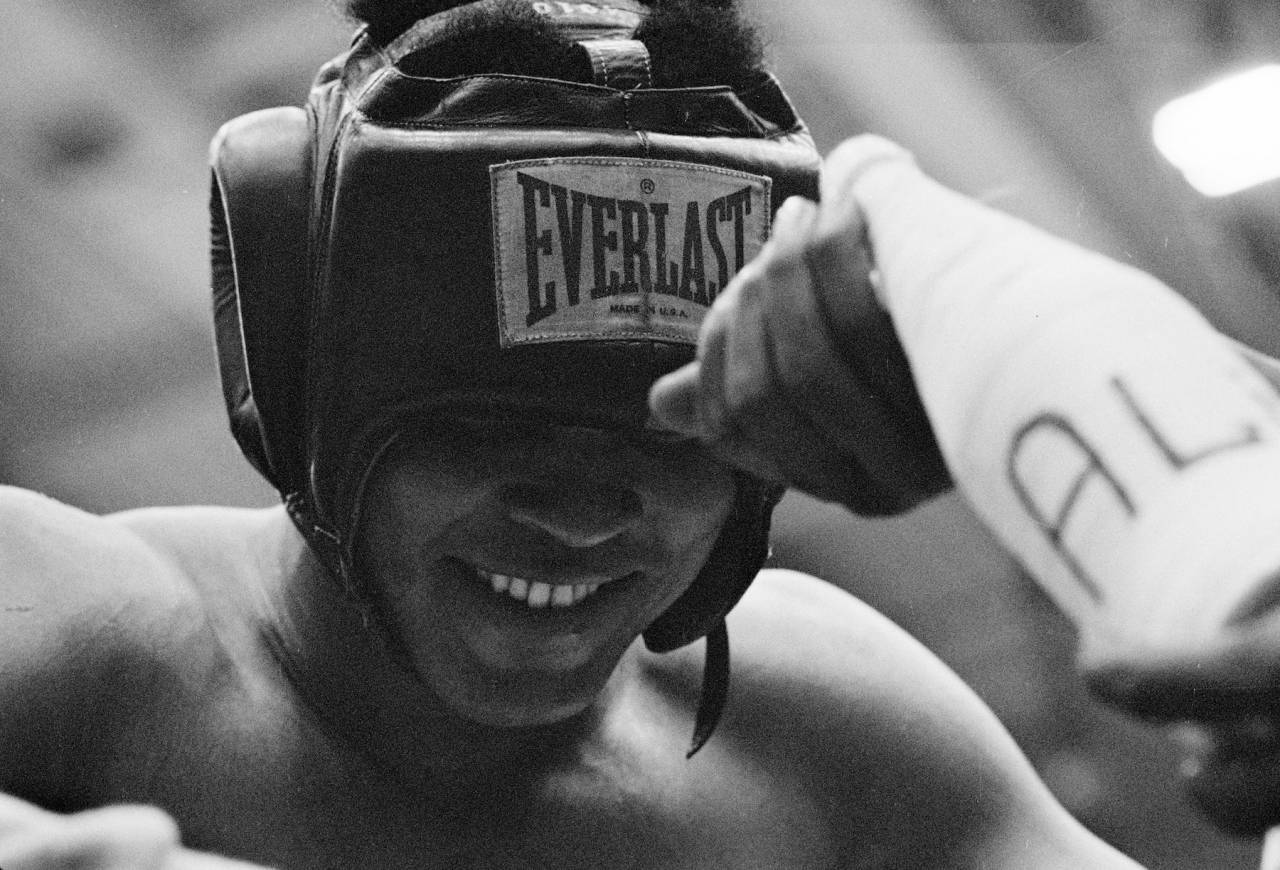 Muhammad Ali 1974 fighting