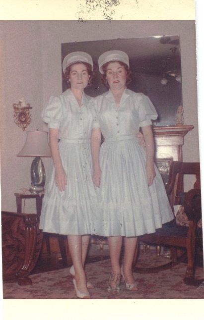 found photos vintage sisters