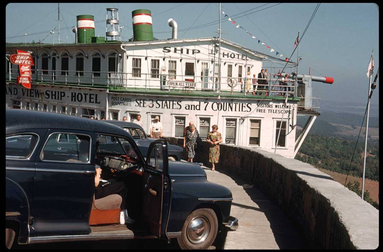 Grand View Ship Hotel — 1953