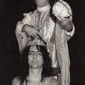 When Salvador Dali Made Alice Cooper’s Brain From Ants And An Eclair (1973)