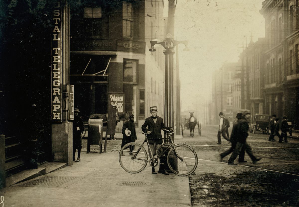 bicycle messenger boy 1910