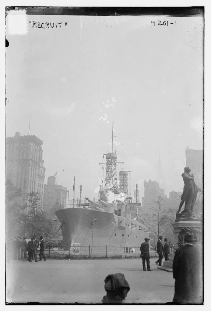 1917-1920 Union Square Building the USS Recruit New York City