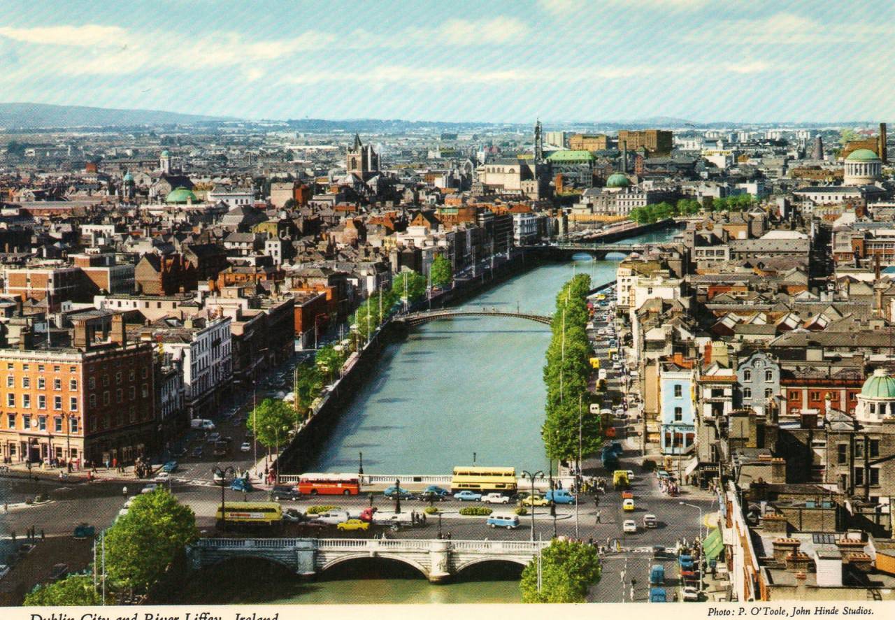 O'Connell Bridge ca 1970s Postcard published by John Hinde Ltd (2/101) Photo by P. O'Toole, John Hinde Studios 