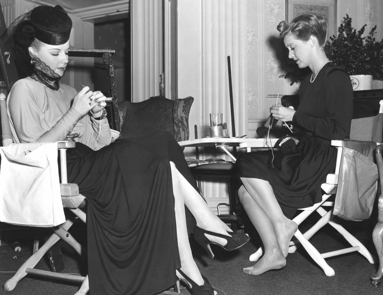 Ann Sheridan with Bette Davis knitting on the set of 'The Man Who Came to Dinner' - 1942