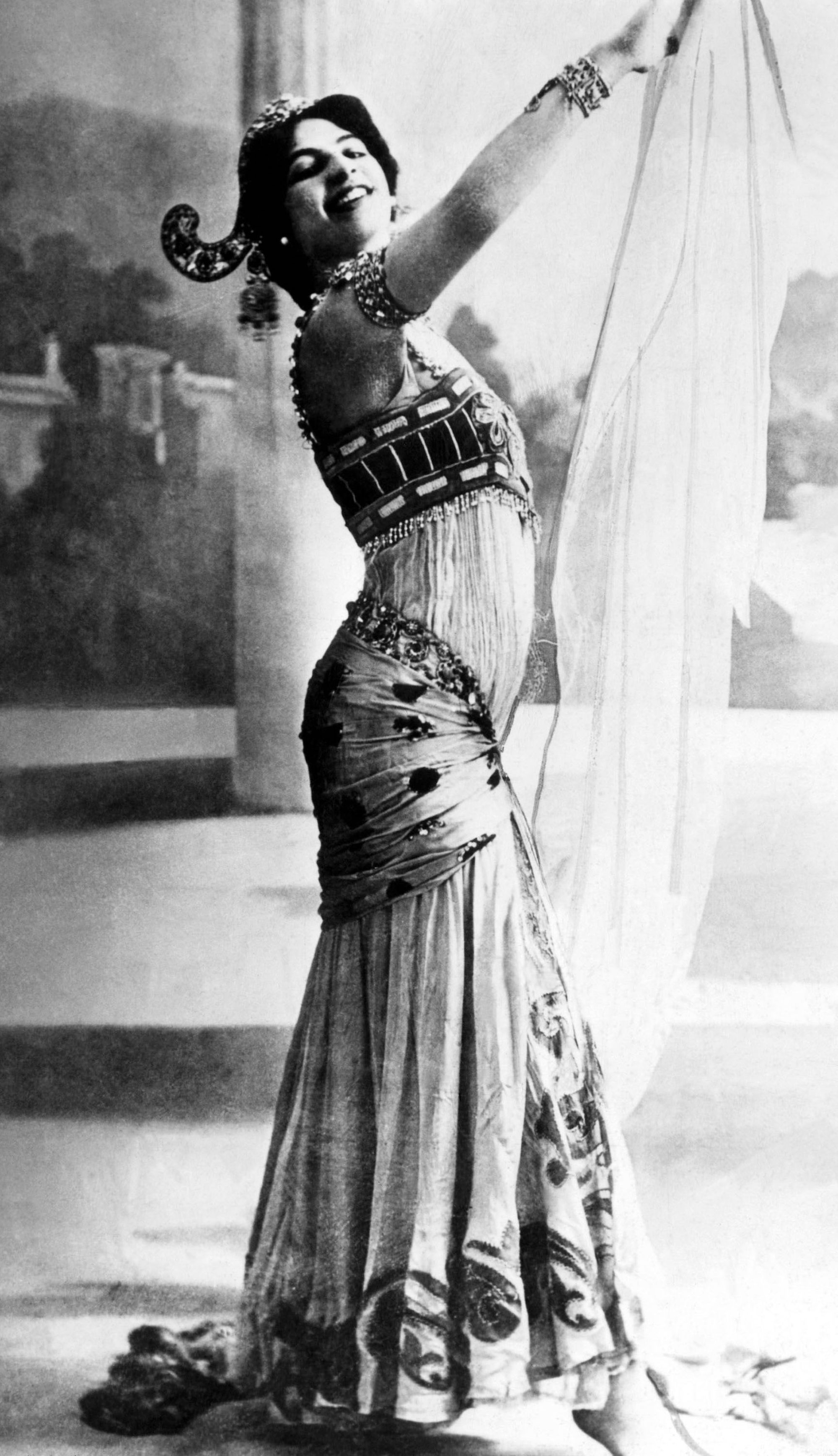 Mata Hari nude photos
