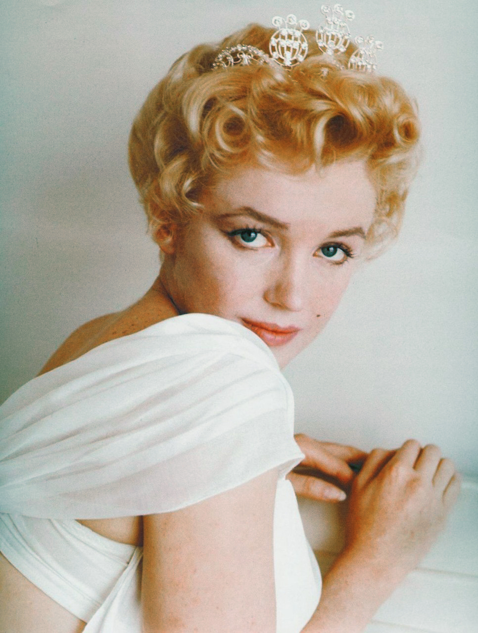 Marilyn Monroe crown