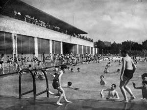 Vintage Photos Of Swimming In New York's Open Air Pools - Flashbak