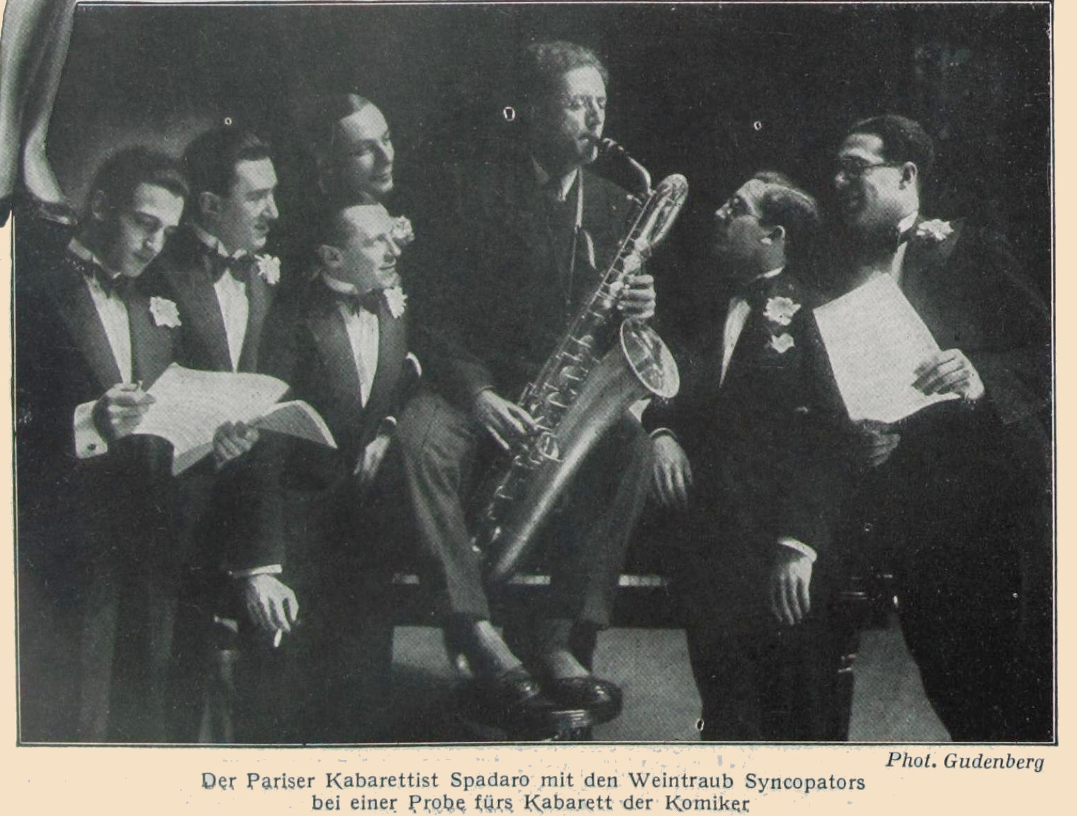  In 1935, the Nazi government did not allow German musicians of Jewish origin to perform any longer. The Weintraub Syncopators – most of whom were Jewish – were forced into exile. 